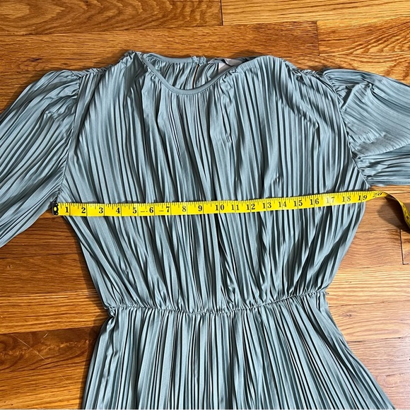 H&M pleated dress - Picture 3 of 8